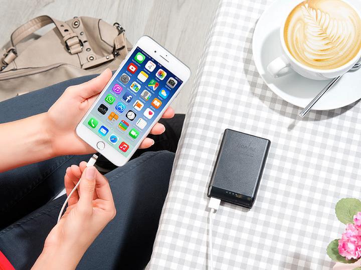 Actual product image Revolt Credit card size power bank (5000 mAh, 12 W, 18.50 Wh)