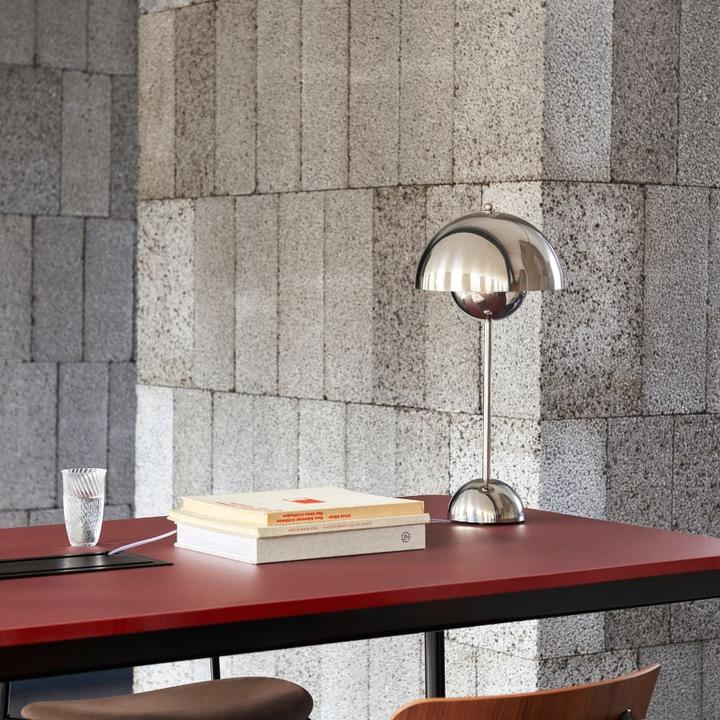 Actual product image &Tradition Flowerpot VP3 table lamp Brass-Plated (E27)
