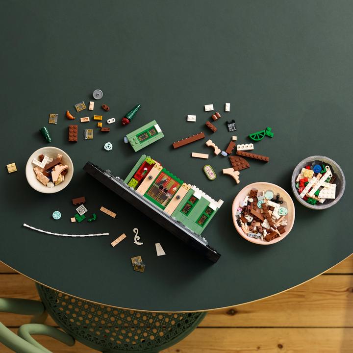 Actual product image LEGO French Café (10362, LEGO Icons)