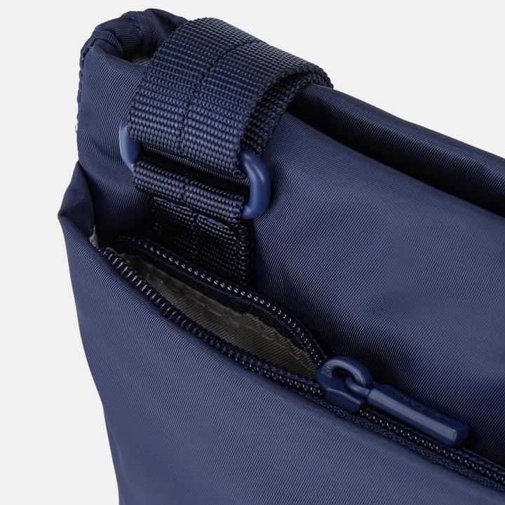 Actual product image Hedgren Leonce Small Vertical Crossover RFID