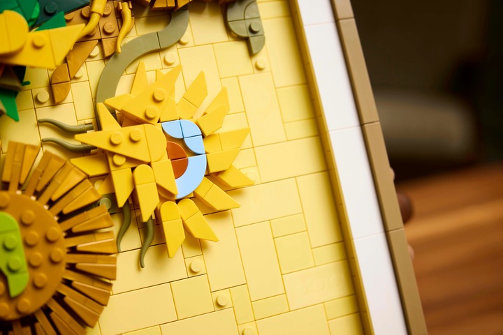 Immagine prodotto LEGO Vincent van Gogh - Girasoli (31215, LEGO DC, Set LEGO rari)