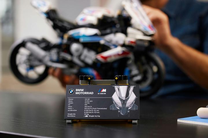 Actual product image LEGO BMW M 1000 RR (42130, LEGO Technic)