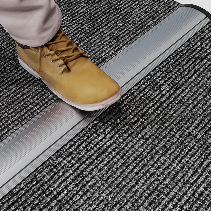 Produktbild LogiLink Bodenkabelabdeckung, Alu & ABS, 1104x139x22mm, schneidbar, silber (Kabelkanal, 110.40 cm)