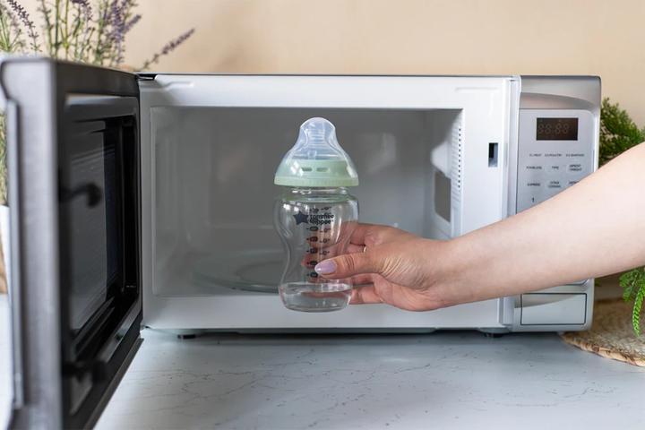 Actual product image Tommee Tippee Closer to Nature baby bottle glass (250 ml)