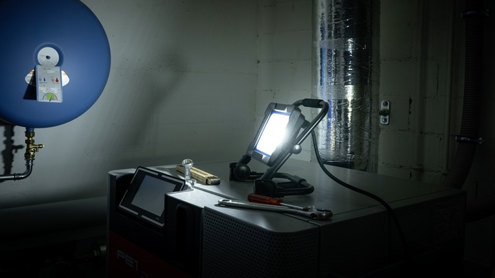 Actual product image Steffen WORKLIGHT LED spotlight 50W with carrying handle and folding stand 5m (8000 lm)