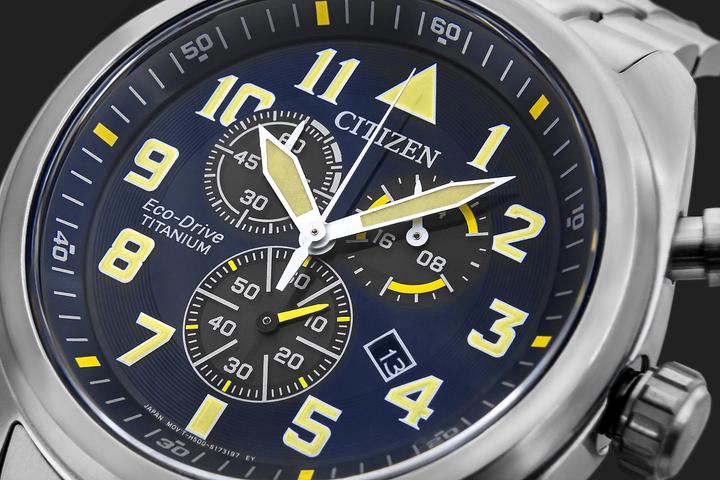 Immagine prodotto Citizen AT2480-81L Cronografo Eco-Drive Super Titanio 43 mm (Cronografo, 43 mm)