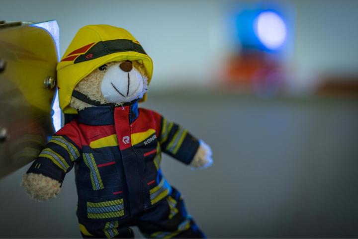 Produktbild Simba Feuerwehr Plüschbär (13 cm)