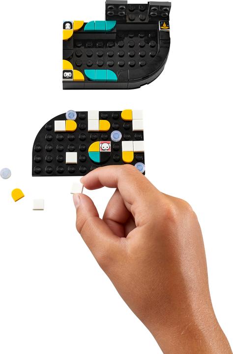 Actual product image LEGO Hogwarts Desk Set (41811, LEGO Dots)