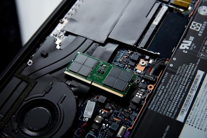 Actual product image Kingston KVR64V52BS8-32 (1 x 32GB, 6400 MHz, DDR5 RAM, SO-DIMM)