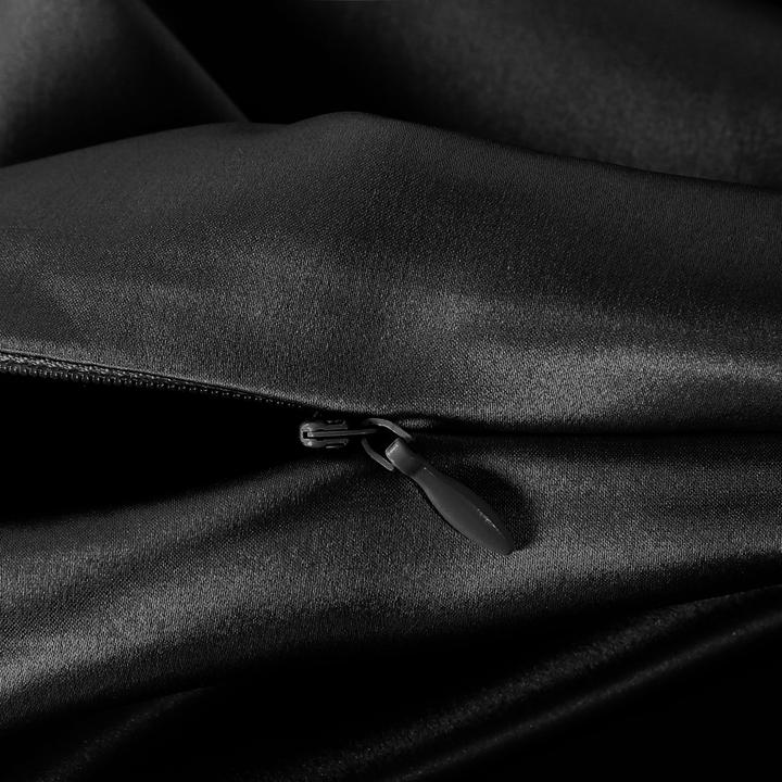 Actual product image Ailoria DREAM TOUCH Silk Blanket (135x200) (black) (Duvet cover, 135x200 cm)