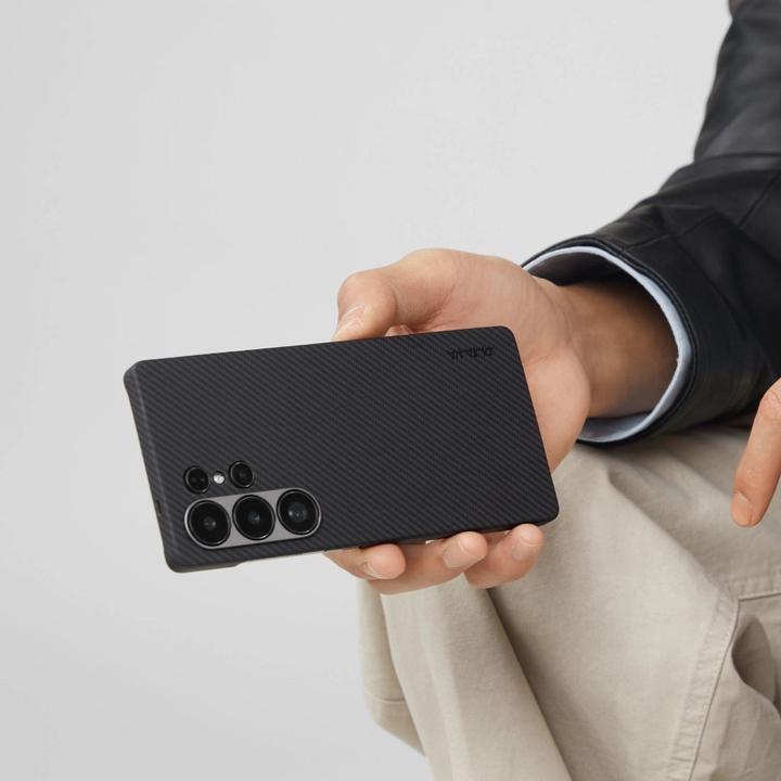 Actual product image Pitaka Magsafe back cover made from real aramid (Samsung Galaxy S25)