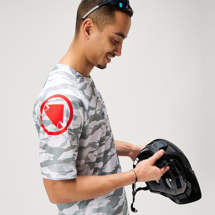 Actual product image Endura Mountain Camo LTD (L)