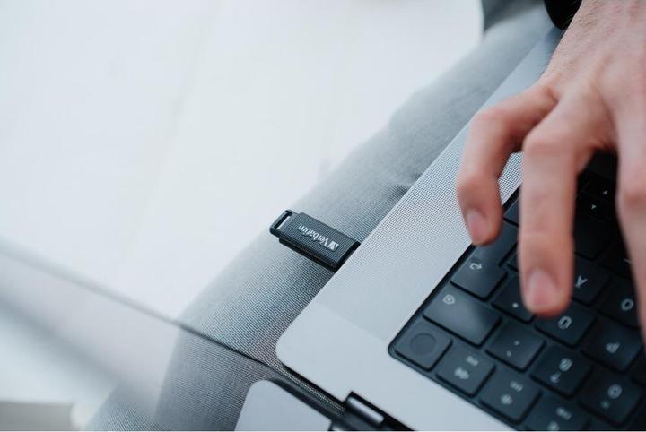 Produktbild Verbatim Retractable 32GB USB 3.2 Gen 1 USB-C (32 GB, USB-C)