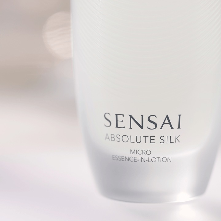Actual product image Sensai Kanebo Silk Absolue Silk Micro Ess in Lotion (125 ml)