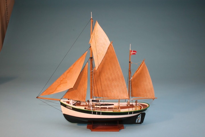 Productafbeelding Billing Boats Dana - Kunststof romp 1:60 - (428316)