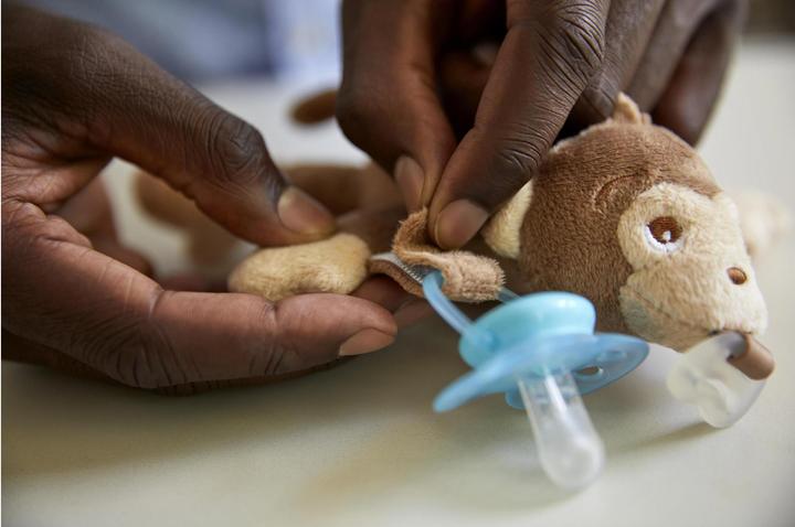 Actual product image Philips Avent Snuggle Monkey (1 x, from birth)