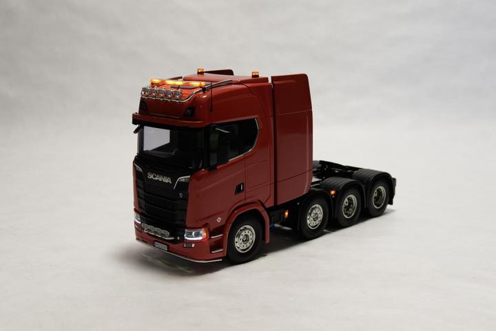 Actual product image Carson 1:14 Scania SLT8x4 warning beam/strobo set