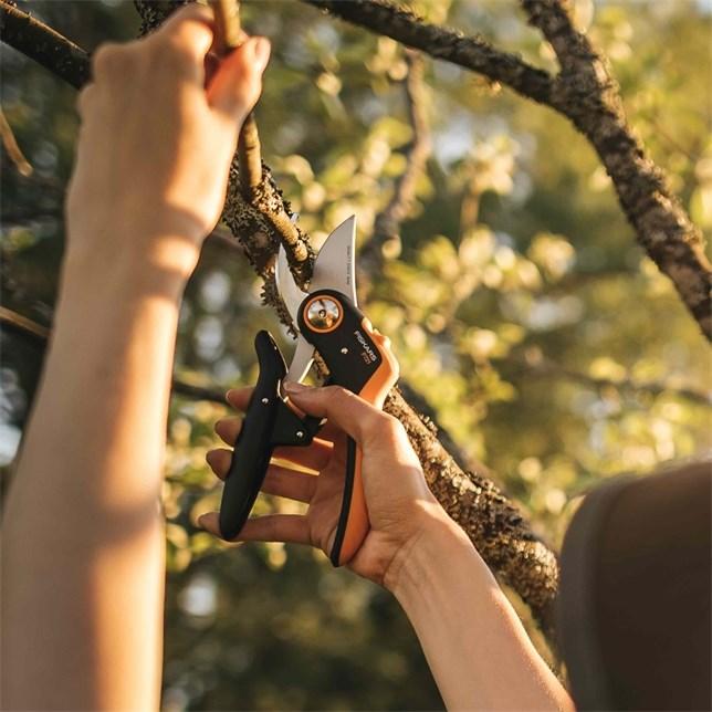 Produktbild Fiskars Plus PowerLever Bypass Secateurs P721
