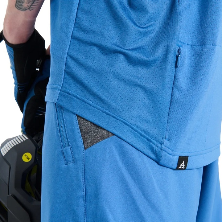 Actual product image ION Traze (50)