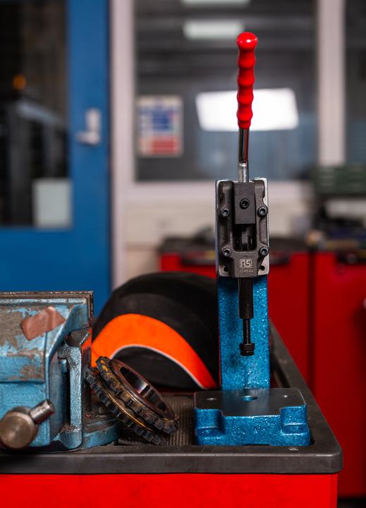 Image du produit RS PRO Presse manuelle à genouillère