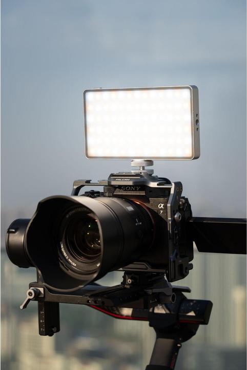 Produktbild Viltrox Retro 12X RGB Pocket LED Light (Videoleuchte)