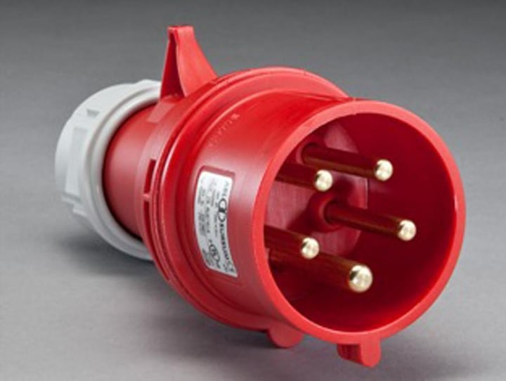 Actual product image Bachmann BN0500 48.26cm 19inch PDU 1HE 24xC13 6xC19 Power measurement connection CEE 3x16A red