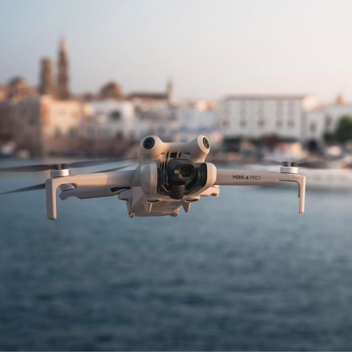 Produktbild DJI Mini 4 Pro Fly More Kombo (34 min, 249 g, 48 Mpx)