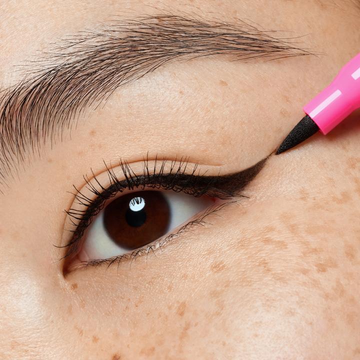 Actual product image essence line it like a PRO! liner (#1D1611 Black)