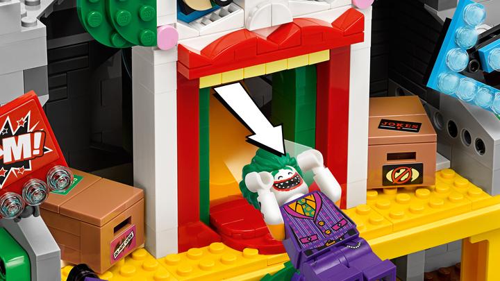 Actual product image LEGO Batman The Joker Manor (70922, LEGO DC)