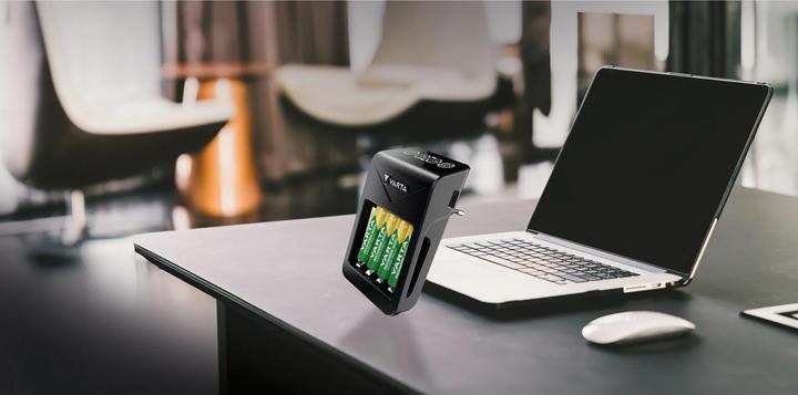 Actual product image Varta LCD Universal Charger+ (1 pcs., Chargers without battery)