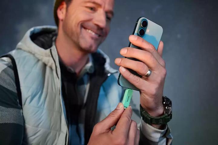 Produktbild SANDISK Phone Drive USB-C Seafoam Green 1TB (1000 GB, USB-C)
