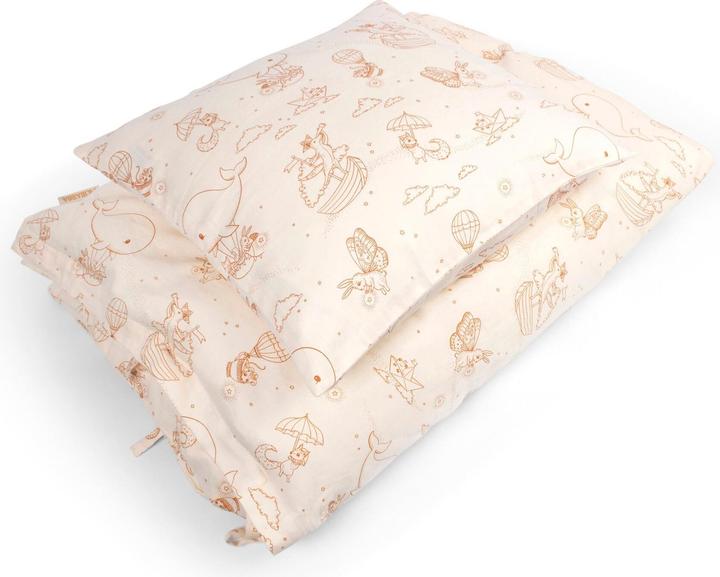 Actual product image Filibabba - Junior bed linen GOTS - Dreamy Adventurers - Hvid - 100x140 cm (FI-03809) (100 x 140 cm, 40 x 45 cm)