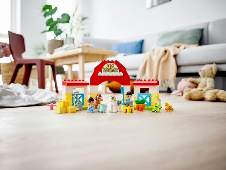 Actual product image LEGO Horse stable and pony care (10951)