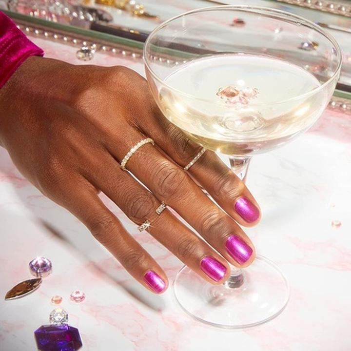 Immagine prodotto OPI Nail Lacquerel Jewel Be Bold Charmed, I'm (Sono sicuro, HR P07 Incantato, Smalto)