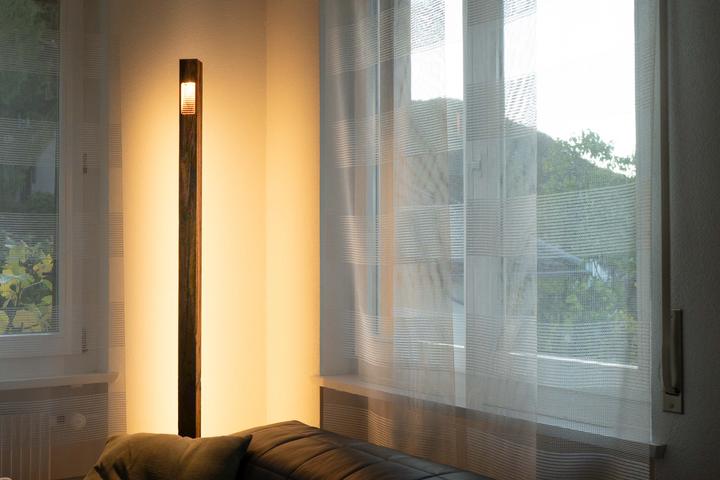 Produktbild kln.swiss Holz Leseleuchte Alta - Eiche (866 lm)