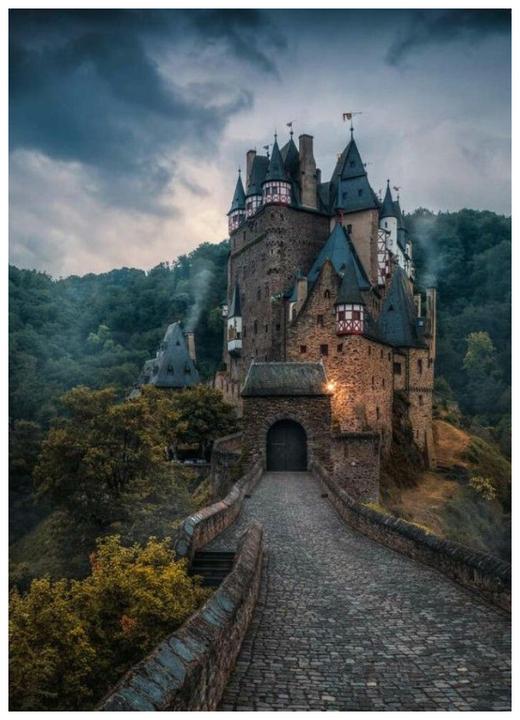 Actual product image Ravensburger Puzzle Germany Collection 12000626 Burg Eltz - 1000 pieces jigsaw puzzle for adults (1000 pieces)