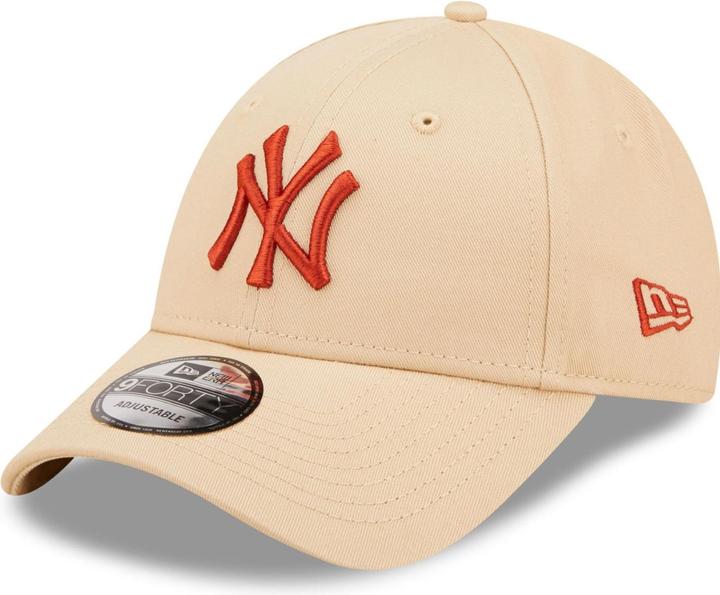 Actual product image New Era 9Forty Strapback Cap - New York Yankees Beige