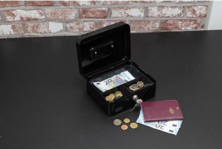 Actual product image Black & Decker Cash box