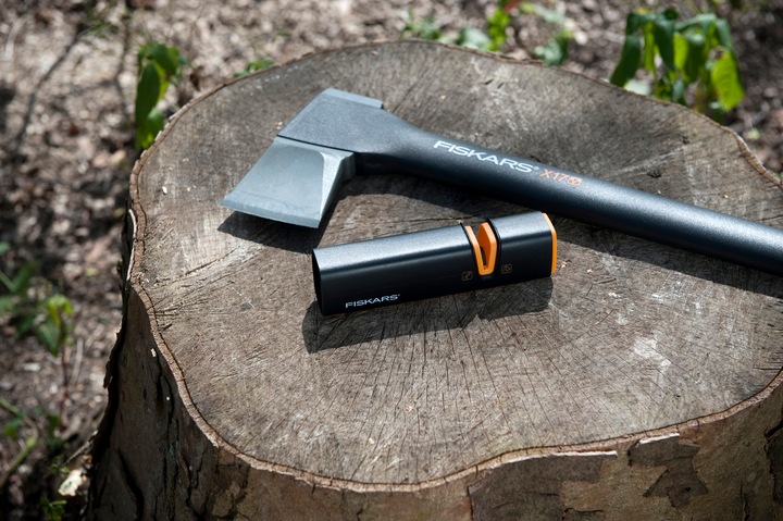 Actual product image Fiskars Axe and knife sharpener