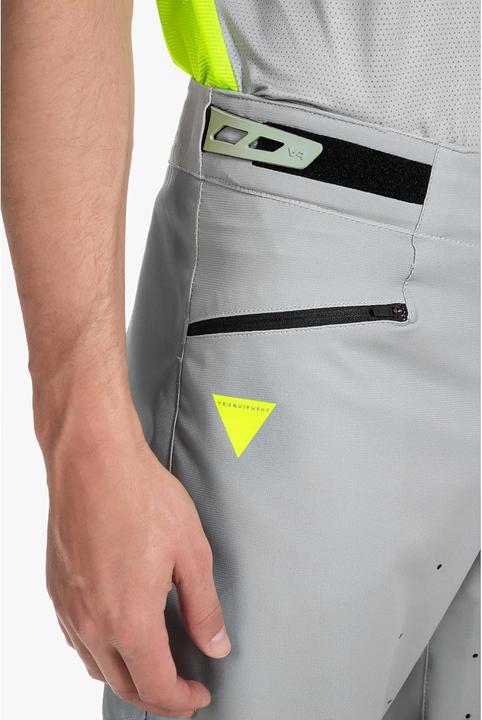 Produktbild VR46 SHORT 23 MANEDIUM GREY (30)
