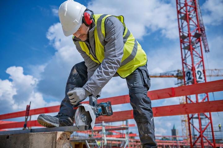 Actual product image Bosch Professional GWS 18V-180 P L-BOXX (180 mm)