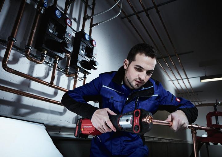 Produktbild Rothenberger ROMAX 4000 Akku Pressmaschine 18 V Li-Ion elektrohydraulisch Solo im Transportkoffer (