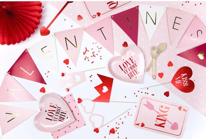 Actual product image Partydeco Confetti Hearts, red, 5mm, 30g (1 pkt / 1 pc.)
