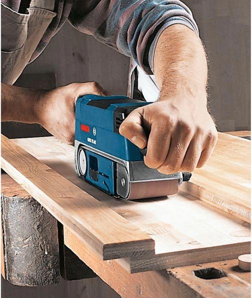 Produktbild Bosch Professional Bandschleifer GBS 75 AE, mit Koffer, Gewebeschleifband, Staubsack, Grafitplatte (Bandschleifer, 750 W)