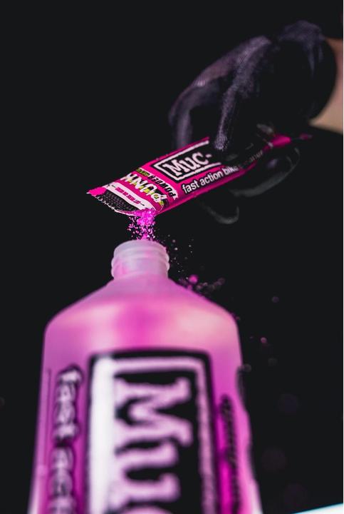 Image du produit Muc-Off Punk Powder + Bottle (500 ml, Nettoyant pour vélo, Ensemble de soins)