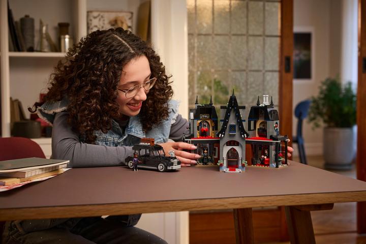 Produktbild LEGO Morticias Landhaus (76786, LEGO Wednesday)