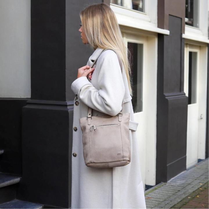 Actual product image Bear Design Sandy Leren Schoudertas / Rugtas - Zilver Nerts