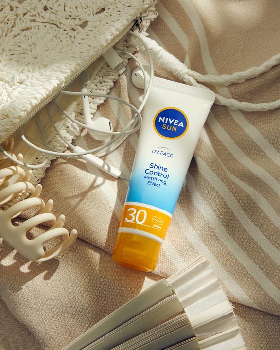 Immagine prodotto NIVEA Sun UV Face Shine Control (Crema solare viso, SPF 30, 50 ml, 69 g)