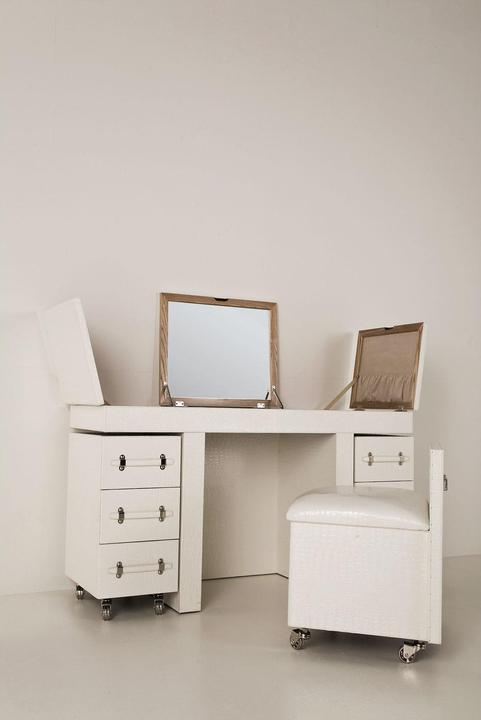 Actual product image Kare Design Diva Croco White (138 x 51 x 80 cm)