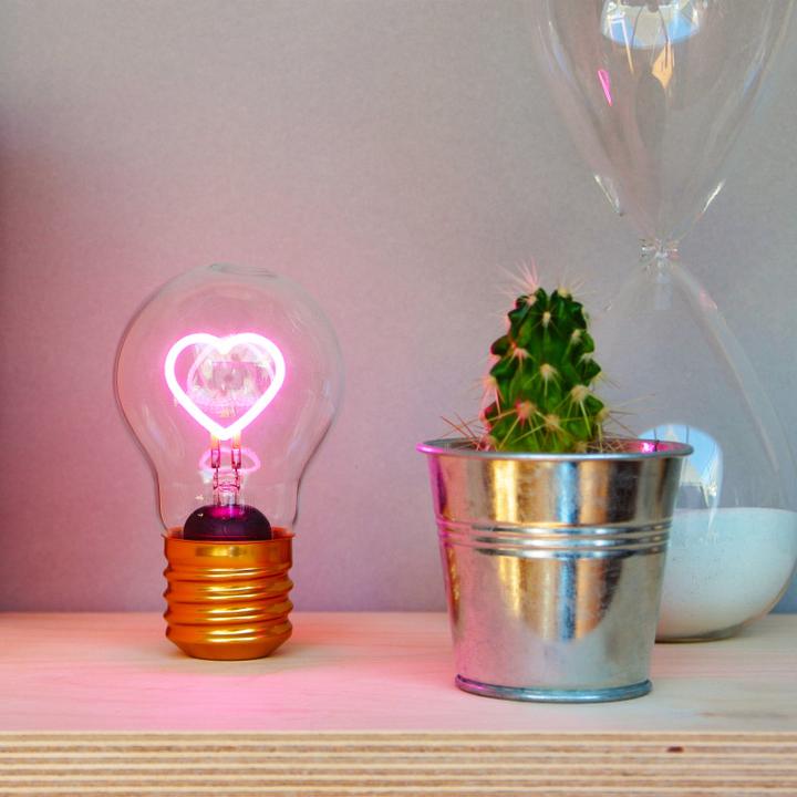 Actual product image Suck UK Light bulb heart